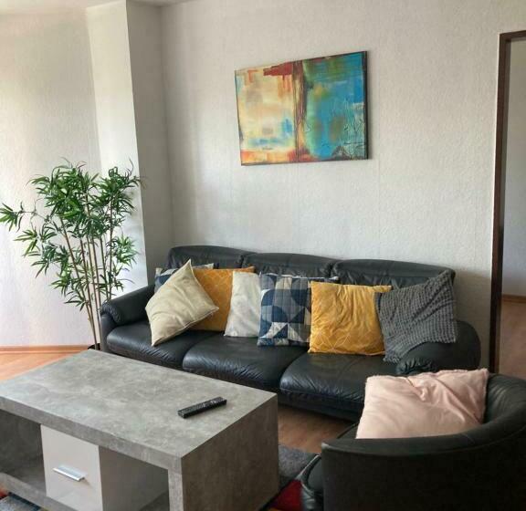 Ruhige Und Erholsame Wohnung Mit Balkon