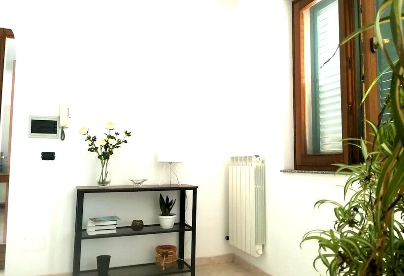 Bright Apartment A Few Km From The Sea