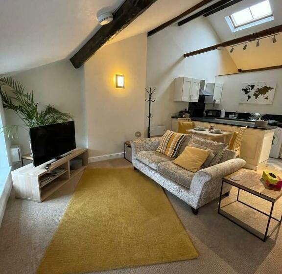 Flat 2 Chestergate