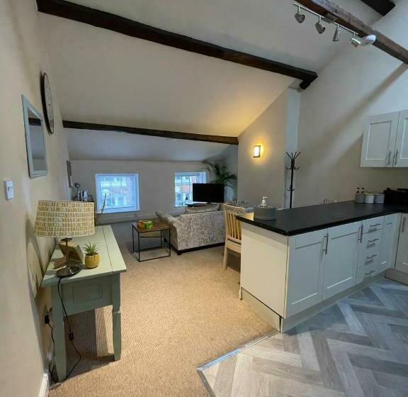 Flat 2 Chestergate