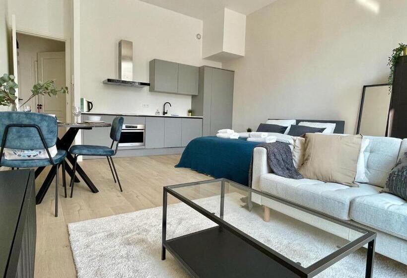 Charming Serviced Studio 40m2  Mnl C