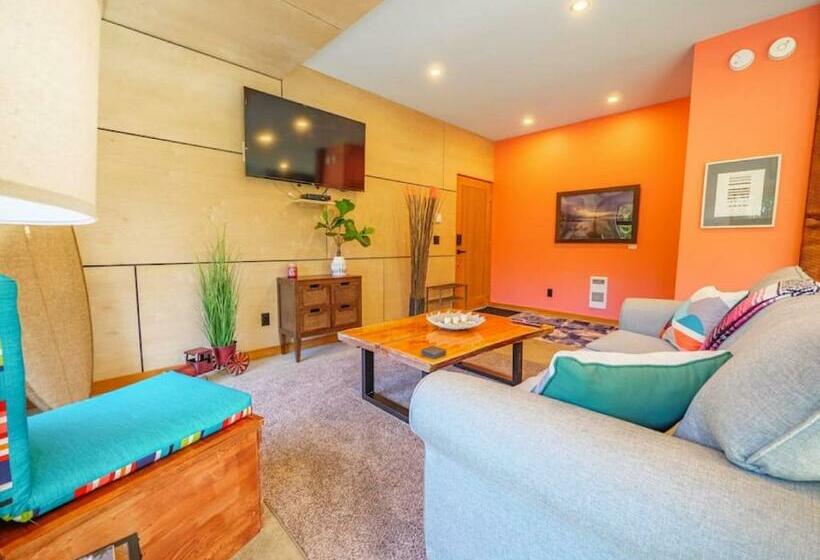 The Black Pearl, Luxury King Bed And Patio