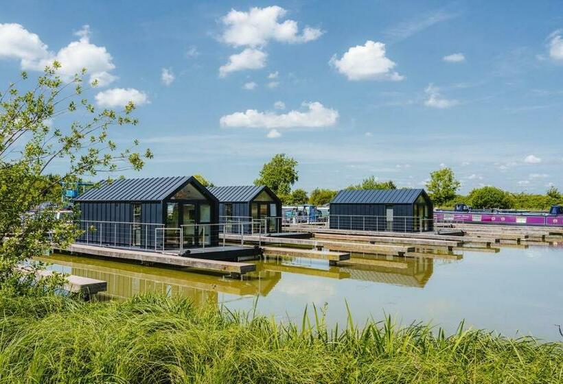 Tattenhall Marina Floating Pods