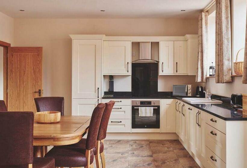 Cleeton Cottage