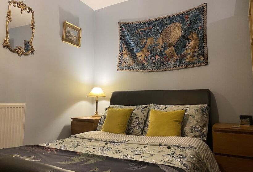 Beautiful Town Centre Apartment By River And Station