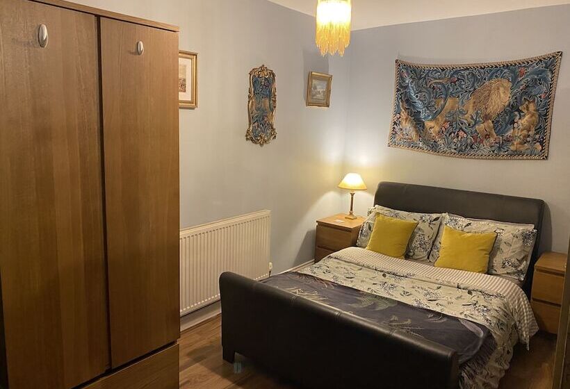 Beautiful Town Centre Apartment By River And Station