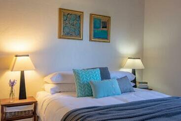 Dawns Sleeps 4 In 2 Queens With 2 Ensuites Wifi In Town