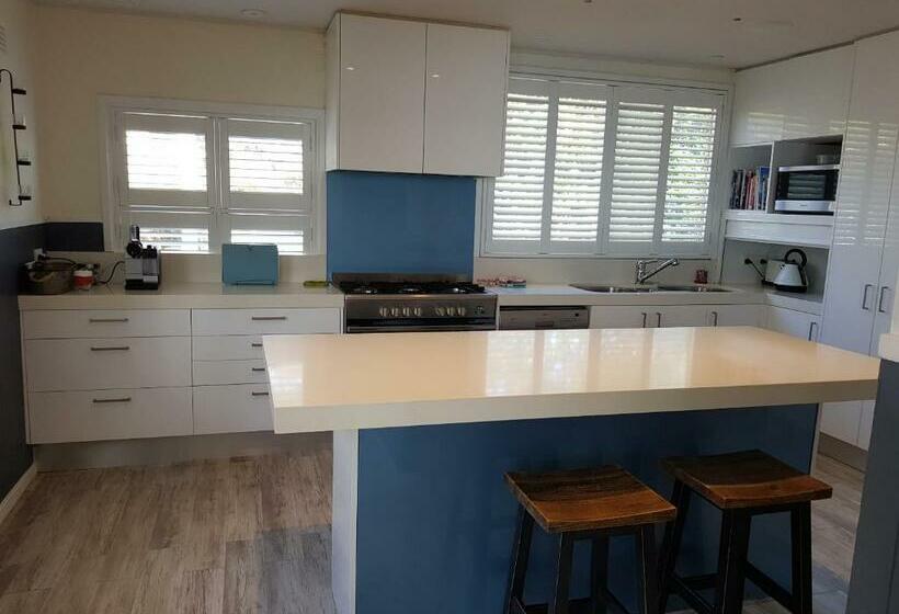Waterfront Location   2 Bed Apartment In Corlette, Port Stephens   Sleeps 4