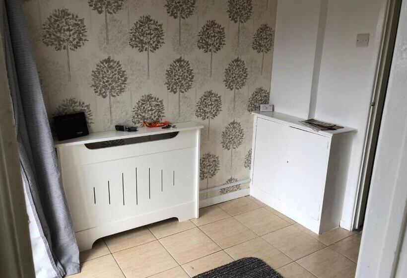 Claire’s Airbnb 2