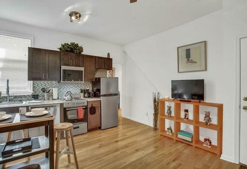 Modern Contemporary Style 2bd Apt By Act