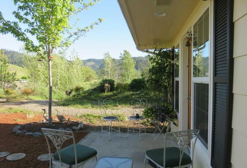 Charming, Private Cottage In Myrtle Creek