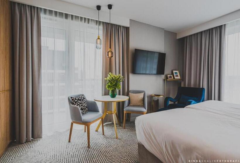 هتل Royal Tulip Warsaw Centre