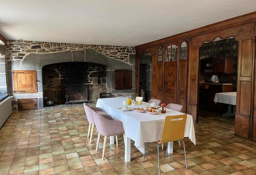 Отель Auberge Du Pont De Lanau