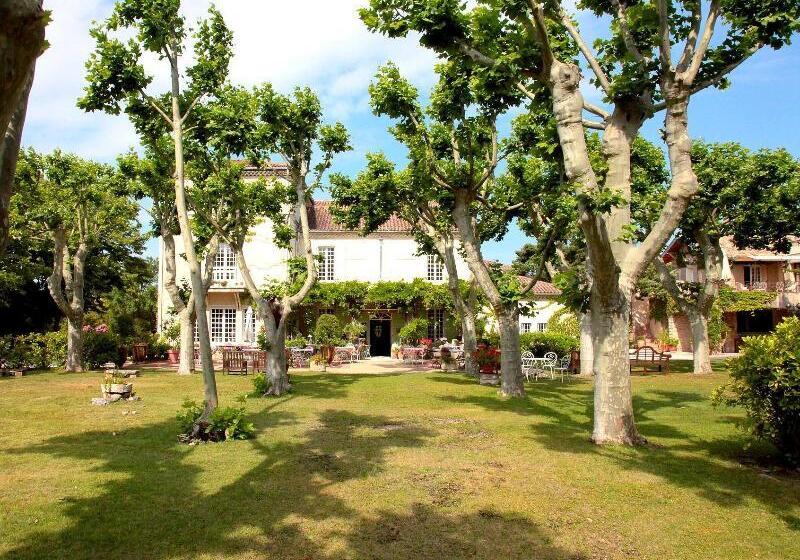 هتل Demeures Et Châteaux Hôtel L Hermitage