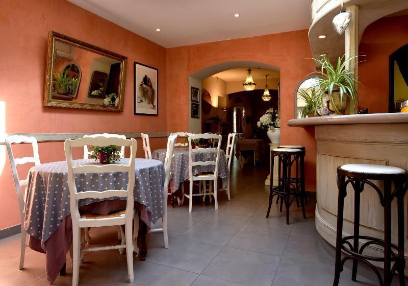 هتل Demeures Et Châteaux Hôtel L Hermitage