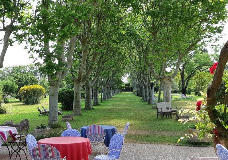 هتل Demeures Et Châteaux Hôtel L Hermitage