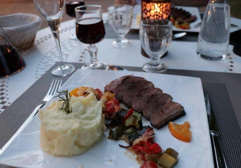 هتل Demeures Et Châteaux Hôtel L Hermitage