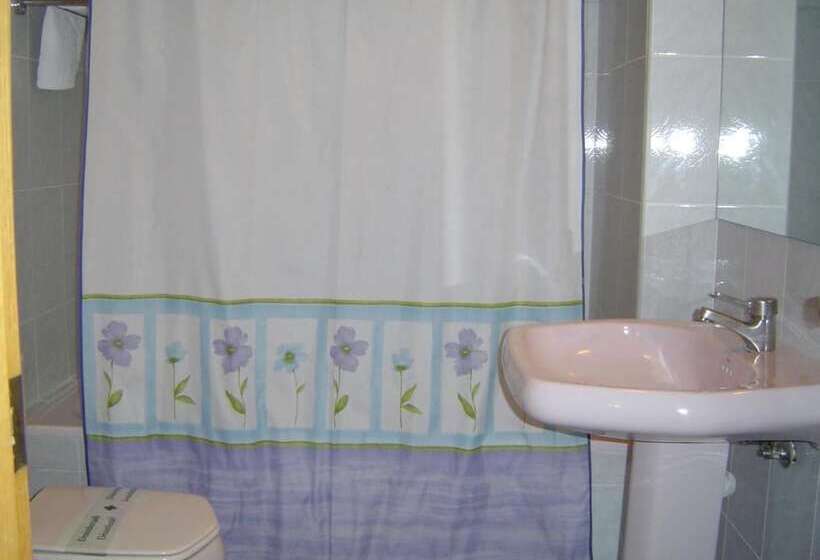 فندق Lazaro