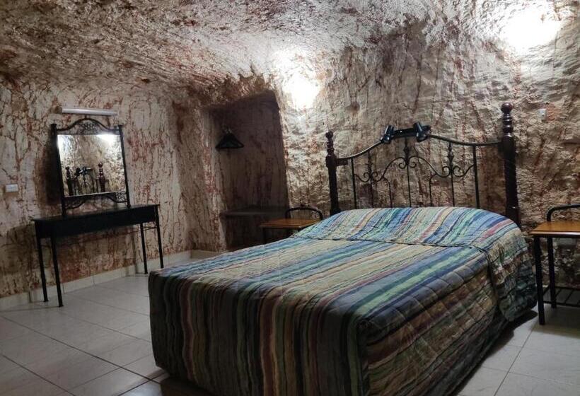 Radeka Downunder Underground Motel