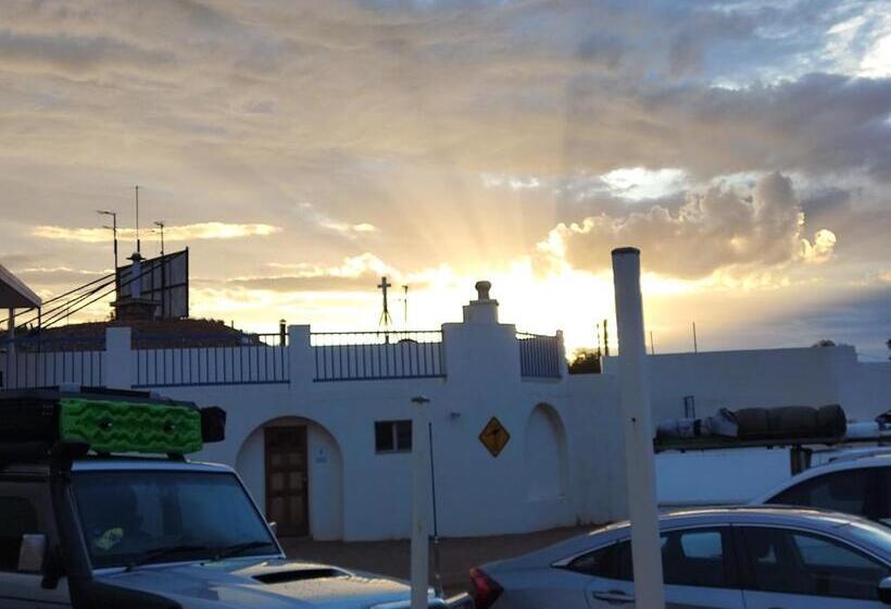 Radeka Downunder Underground Motel