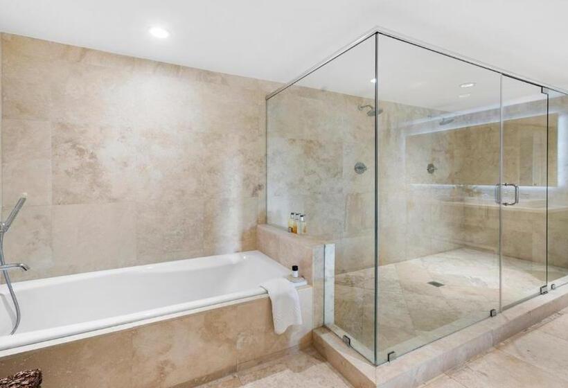 Luxurious Private Condo At 1 Hotel & Homes   1545