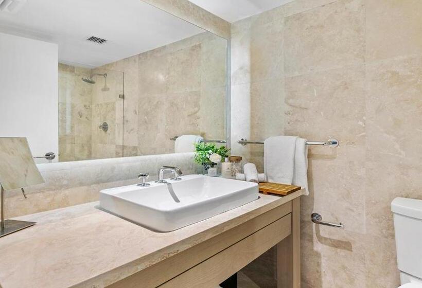 Luxurious Private Condo At 1 Hotel & Homes   1545