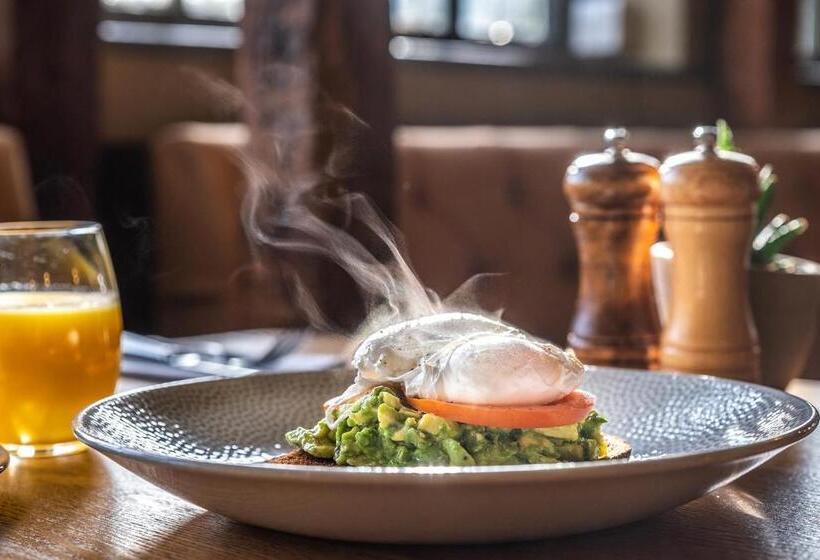 הוסטל The Cricketers Clavering