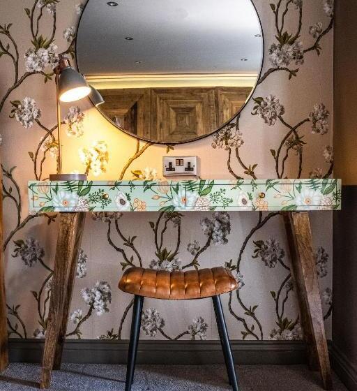 הוסטל The Cricketers Clavering