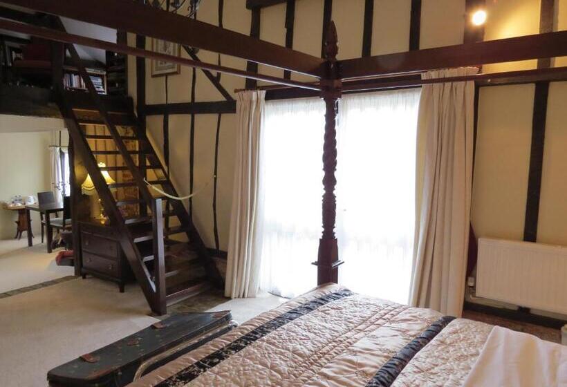住宿加早餐  The Greyhound   Historic Former Inn