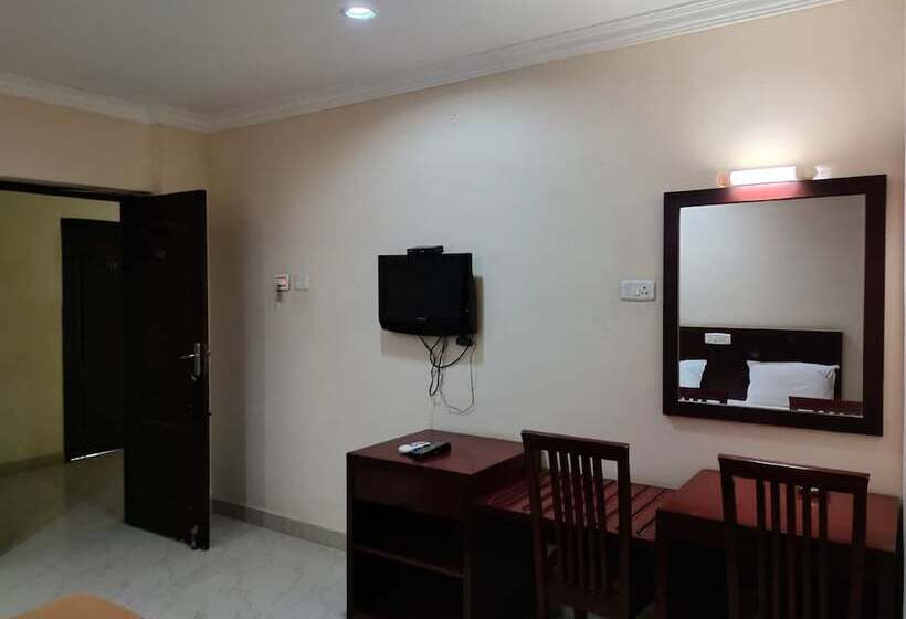 فندق Geetha International