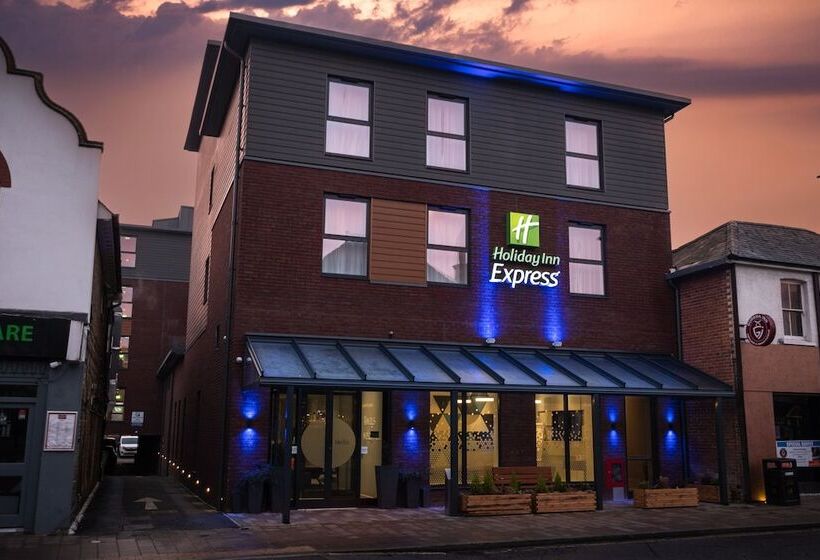هتل Holiday Inn Express Fleet By Ihg