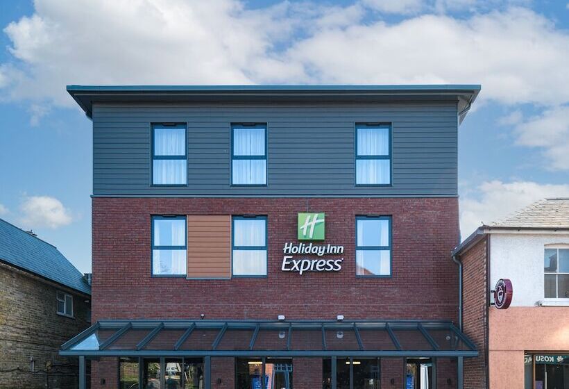 هتل Holiday Inn Express Fleet By Ihg