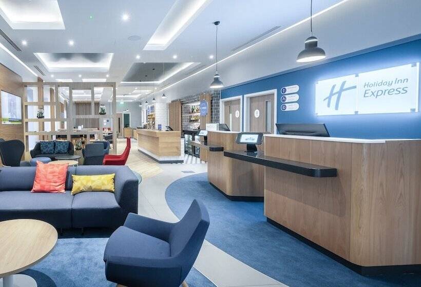 هتل Holiday Inn Express Fleet By Ihg