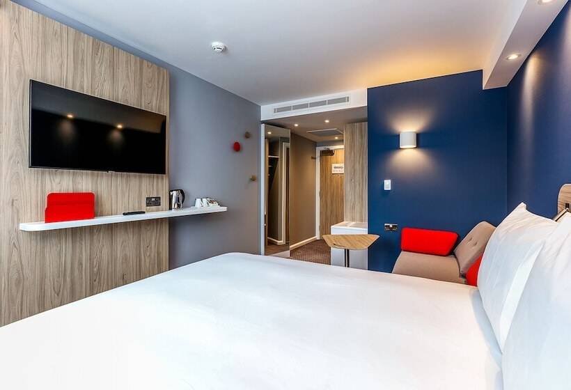 هتل Holiday Inn Express Fleet By Ihg