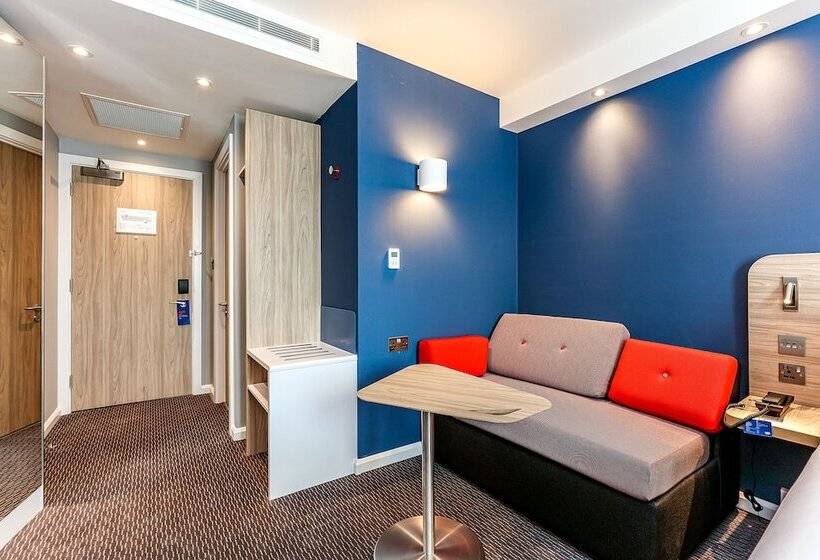 هتل Holiday Inn Express Fleet By Ihg