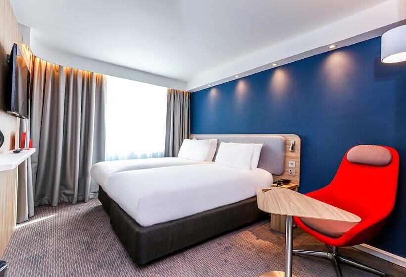 هتل Holiday Inn Express Fleet By Ihg