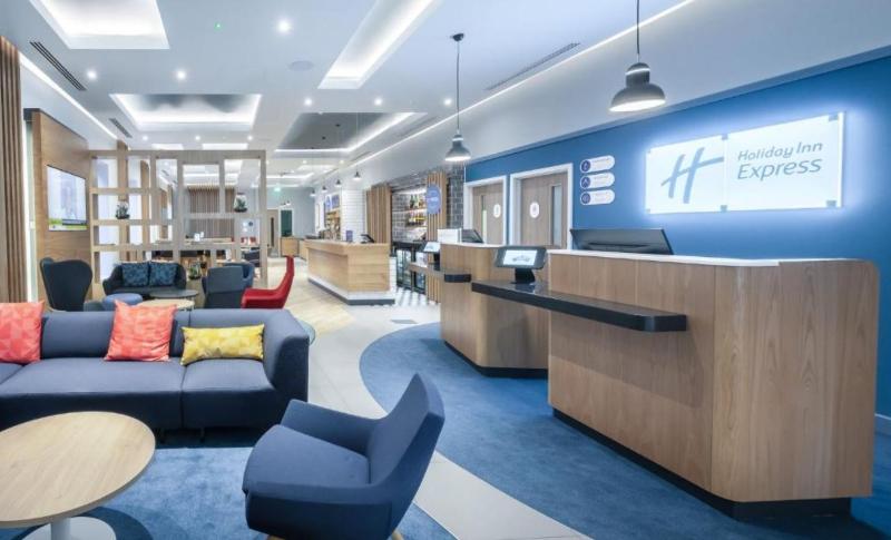 هتل Holiday Inn Express Fleet By Ihg