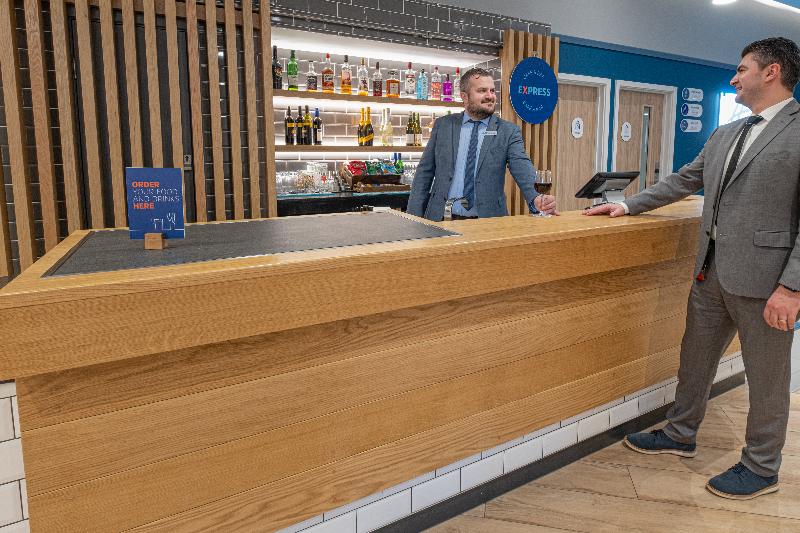 هتل Holiday Inn Express Fleet By Ihg