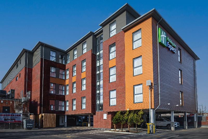 هتل Holiday Inn Express Fleet By Ihg