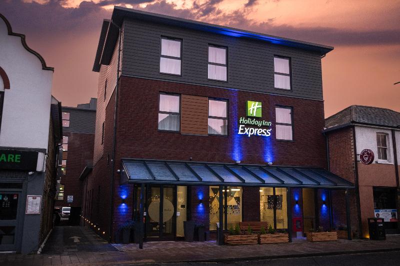 هتل Holiday Inn Express Fleet By Ihg