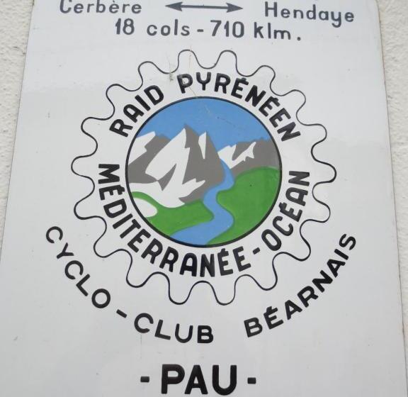 ホテル Hôtel Les Deux Cols