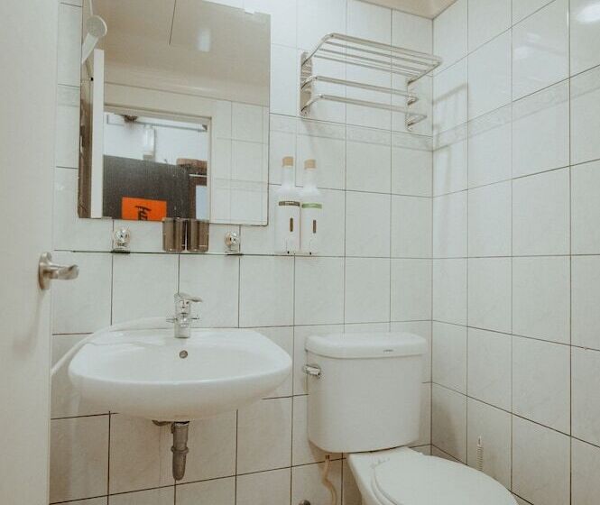 هتل Live Guesthouse