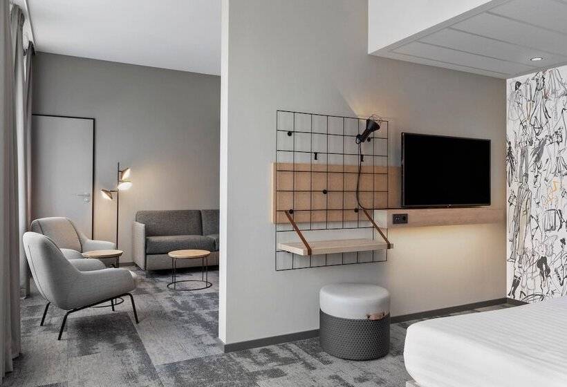 هتل Moxy Duesseldorf City