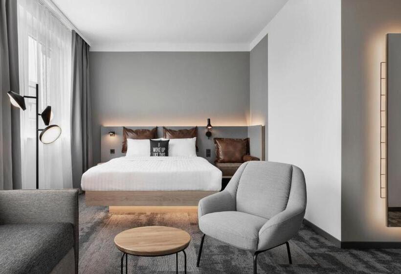 هتل Moxy Duesseldorf City
