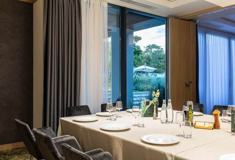 هتل Ramada By Wyndham Slatina Parc