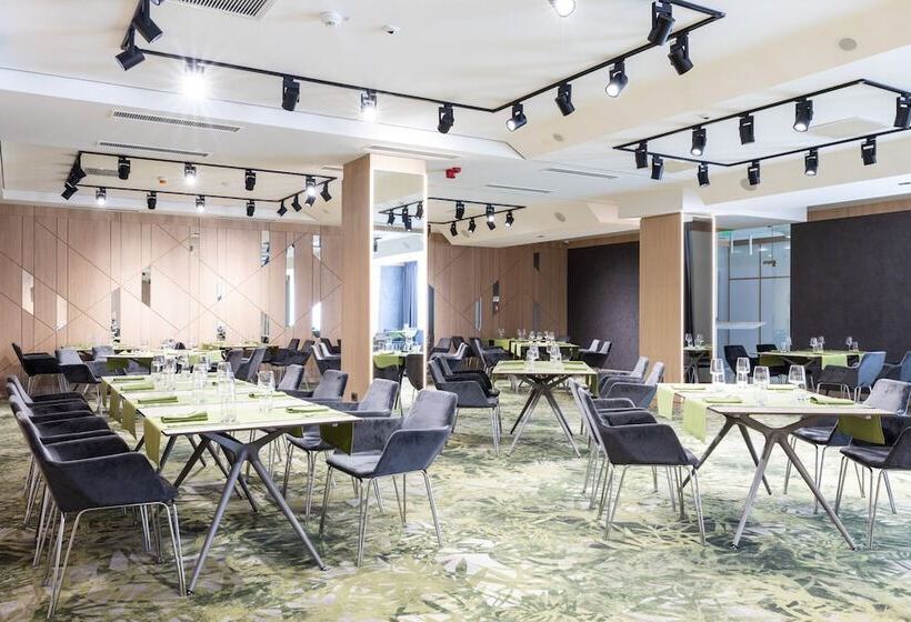 هتل Ramada By Wyndham Slatina Parc