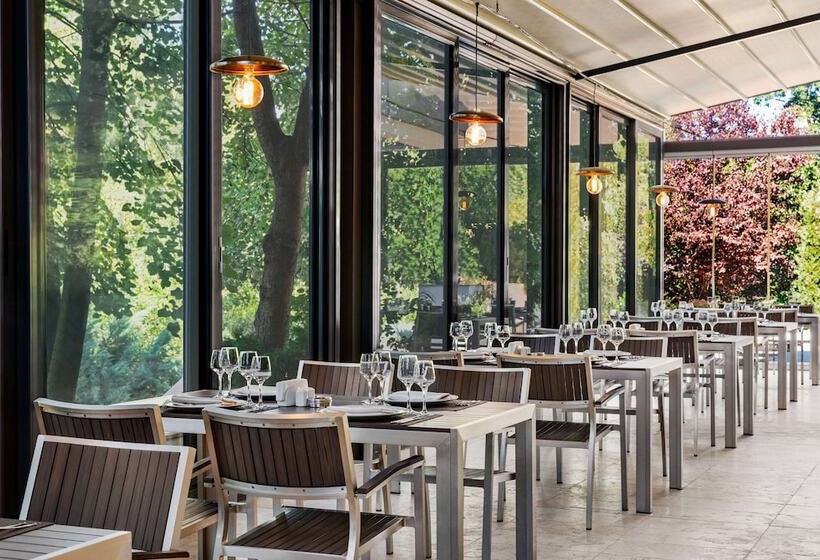 هتل Ramada By Wyndham Slatina Parc