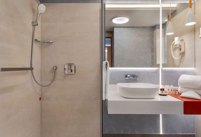 هتل Ramada By Wyndham Slatina Parc