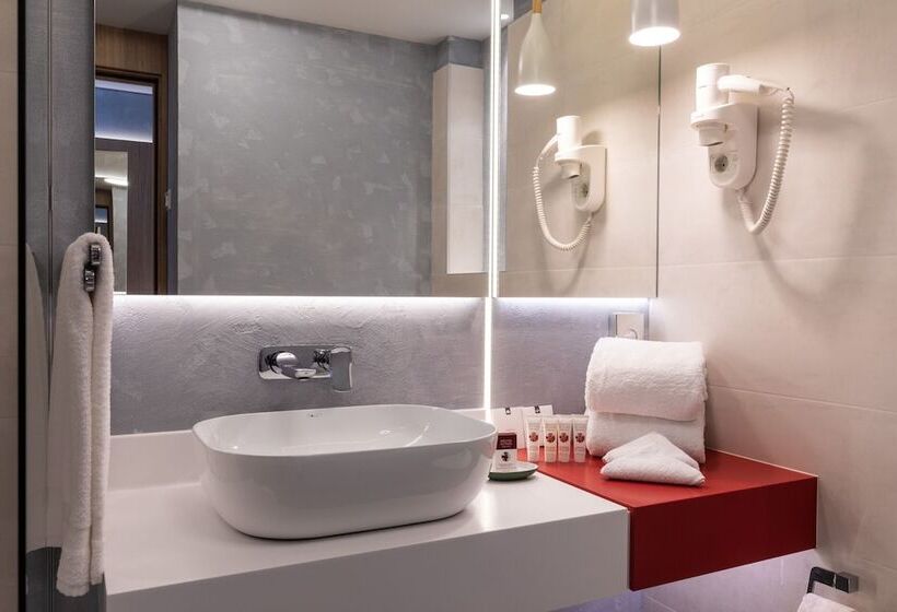 هتل Ramada By Wyndham Slatina Parc