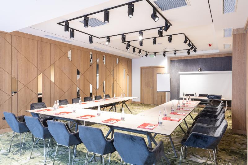 هتل Ramada By Wyndham Slatina Parc